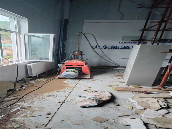 海尾镇地基基础下沉墙体裂缝加固注浆顶升施工